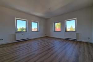 großzügige, helle 2-Zimmerwohnung zu vermieten. – Hauptstraße 43b, 2739 Eibau – Vorschaubild 2