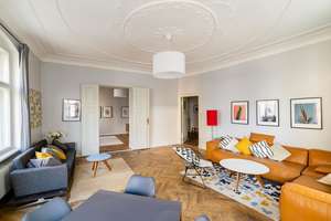 Bezugsfreie 4-Zimmer-Altbauwohnung in Top-Lage: Hohe Decken, Parkett, Stuck Balkon und vieles mehr! – Die vollständige Adresse der Immobilie erhältst du vom Anbieter., 10119 Prenzlauer Berg, Berlin – Vorschaubild 2