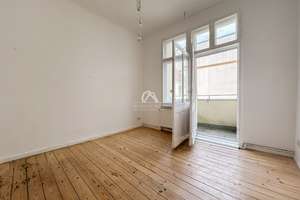 ALTBAUCHARME MIT POTENZIAL: 2-ZIMMER-WOHNUNG MIT BALKON IM 4.OG IN WILMERSDORF I PROVISIONSFREI – Mecklenburgische Straße 87/88, 10713 Wilmersdorf, Berlin – Vorschaubild 2