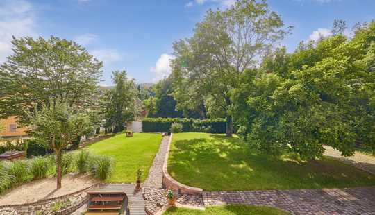 Bild von Gründerzeitvilla auf parkähnlichem Grundstück mit Schwimmteich