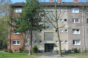 modernisierte 3- Zimmer-Wohnung mit Loggia im ruhigen Krefelder Westen