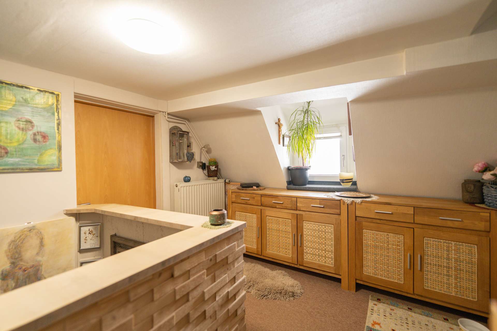 Immobilie in Neustadt bei Coburg - Neue Heizung, neues Bad und schöne Einbauküche! Balkon und Garage! - Bild 2