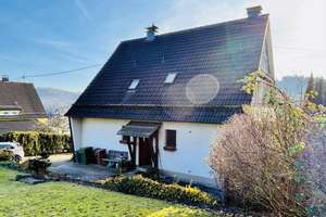 Charmantes Zweifamilienhaus in bevorzugter Aussichtslage! – Die vollständige Adresse der Immobilie erhältst du vom Anbieter., 51702 Bergneustadt – Vorschaubild 2