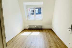 Bezugsfertige 2-Zimmer-Dachgeschosswohnung mit Gartenbenutzung ab sofort zu vermieten – Konrad-Broßwitz-Straße 25, 60487 Bockenheim, Frankfurt am Main – Vorschaubild 2