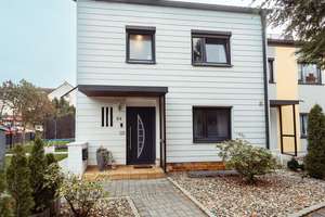 Reihenendhaus in traumhafter Lage an der Universität (Erbpacht) mit großem Garten und Garage – Die vollständige Adresse der Immobilie erhältst du vom Anbieter., 95447 Birken/Quellhöfe, Bayreuth – Vorschaubild 2