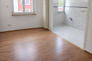 Gemütliche 2,5 Zimmer Wohnung mit Garage, zentral– Ideal für Paare und Kapitalanleger