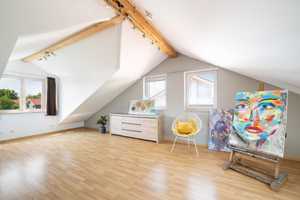 Charmante DHH mit attraktivem Garten, Dachstudio, Hobbyraum und moderner energieeffizienter Technik – München (Kreis) – Vorschaubild 9
