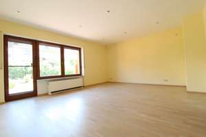 Platz für die ganze Familie: Sofort bezugsfreie DHH mit Garage in Karlsbad-Langensteinbach – Die vollständige Adresse der Immobilie erhältst du vom Anbieter., 76307 Karlsbad – Vorschaubild 4