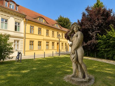 Exklusive Dachgeschosswohnung mit Galerie, Balkon und Einbauküche in historischem Altbau