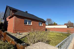 1-2-Familienhaus mit Wohlfühlatmosphäre,Balkon,Doppelgarage uvm. in Emmerstedt – Die vollständige Adresse der Immobilie erhältst du vom Anbieter., 38350 Helmstedt – Vorschaubild 2