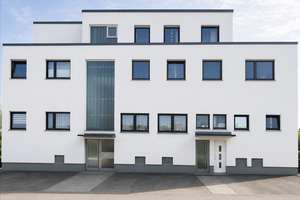 „Großzügige 6-Zimmer-Wohnung aus zwei verbundenen Einheiten mit separatem Office und Garten“