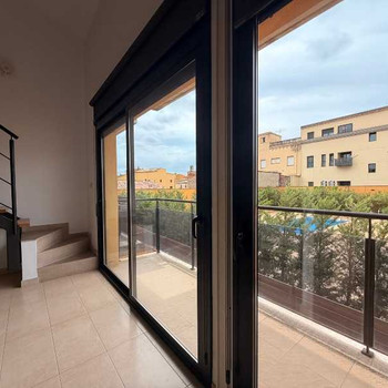 BAIX EMPORDÀ, LA BISBAL DE EMPORDÀ, DOPPELWOHNUNG MIT DACHTERRASSE