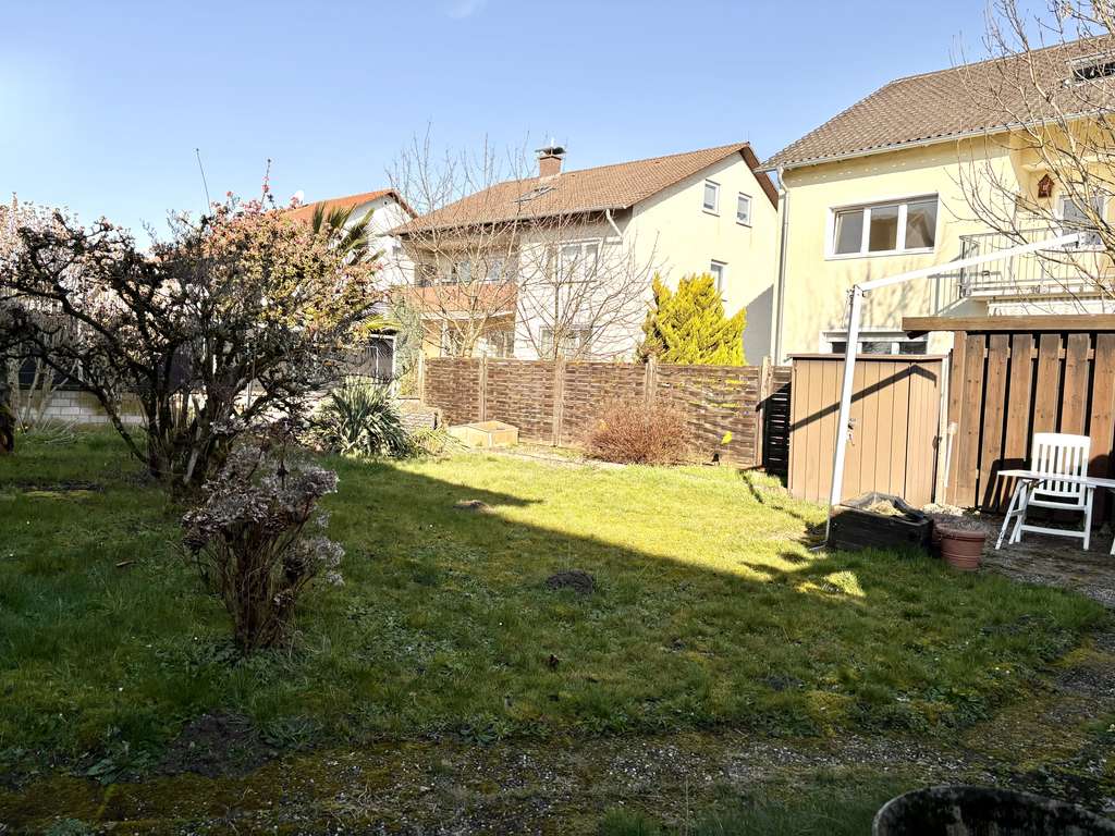 Immobilie in Hemsbach - Familientraum - Großzügig wohnen: viel Licht, zwei Etagen und ein herrlicher Garten und Südbalkon h - Bild 1