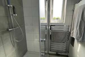 Geschmackvolles Penthouse mit 2,5 Zimmern in Düsseldorf – Die vollständige Adresse der Immobilie erhältst du vom Anbieter., 40470 Mörsenbroich, Düsseldorf – Vorschaubild 32