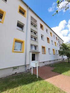 Sanitz: 4-Zi.-EG-Whg. mit Designbe., Wohnkü. o EBK u. mod. Du.-Bd m. Fenster, ab  sofort