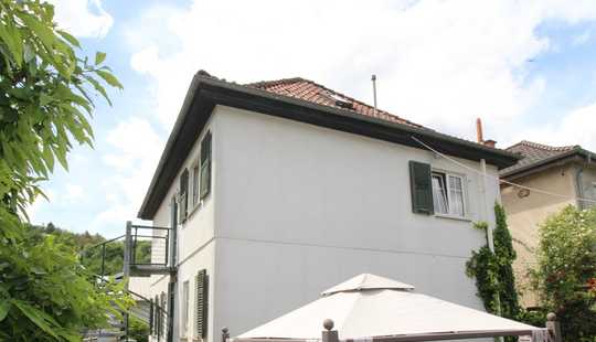 Bild von Haus mit 2 Wohneinheiten in zentraler Lage + 5 Stellplätzen