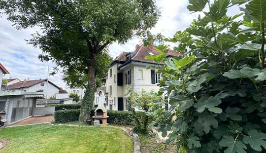 Bild von 1 - 2 Generationen Villa mit großem Grundstück