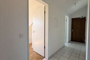 2 Zimmer Dachgeschosswohnung mit ruhigem Westbalkon und Blick ins Grüne – Hansjakobstraße 107b, 81825 Josephsburg, München – Vorschaubild 4