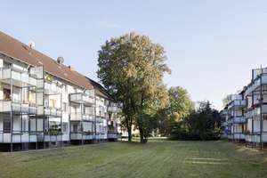 Schöne 2-Zimmer-Wohnung plus Wohnküche und Balkon, Saniert, zum 15.01.2026 – Steubenstr. 16, 40599 Reisholz, Düsseldorf – Vorschaubild 2