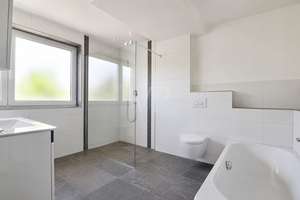 Mehrgenerationen-Villa mit Pool, Penthouse und außergewöhnlichem Wohnkomfort – Die vollständige Adresse der Immobilie erhältst du vom Anbieter., 81825 Gartenstadt Trudering, München – Vorschaubild 18
