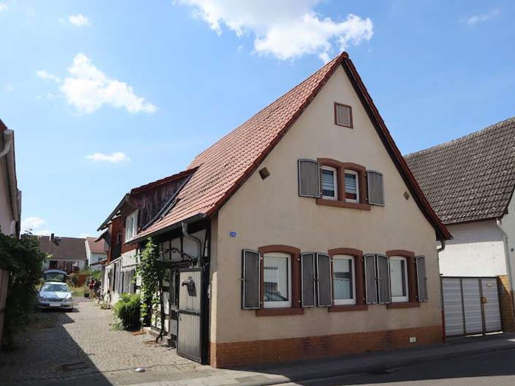 Zentral gelegenes Familienhaus mit Hof, Garten und