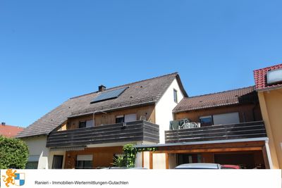 Schöne 3 - 4 Zimmer-Dachgeschosswohnung mit Einbauküche, großem Balkon und zusätzlichem Dachboden
