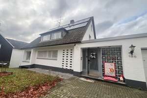 Solingen - Ohligs/Aufderhöhe - 3 -Parteien Haus + 1 Doppelgarage + 3 PKW- Stellpläte - GARTEN – Die vollständige Adresse der Immobilie erhältst du vom Anbieter., 42699 Ohligs/Aufderhöhe/Merscheid, Solingen – Vorschaubild 6