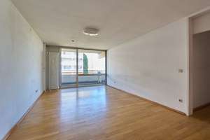 WERTORIA: Bezugsfreie 2-Zimmer-Wohnung mit großem Balkon und Potenzial in Berg am Laim