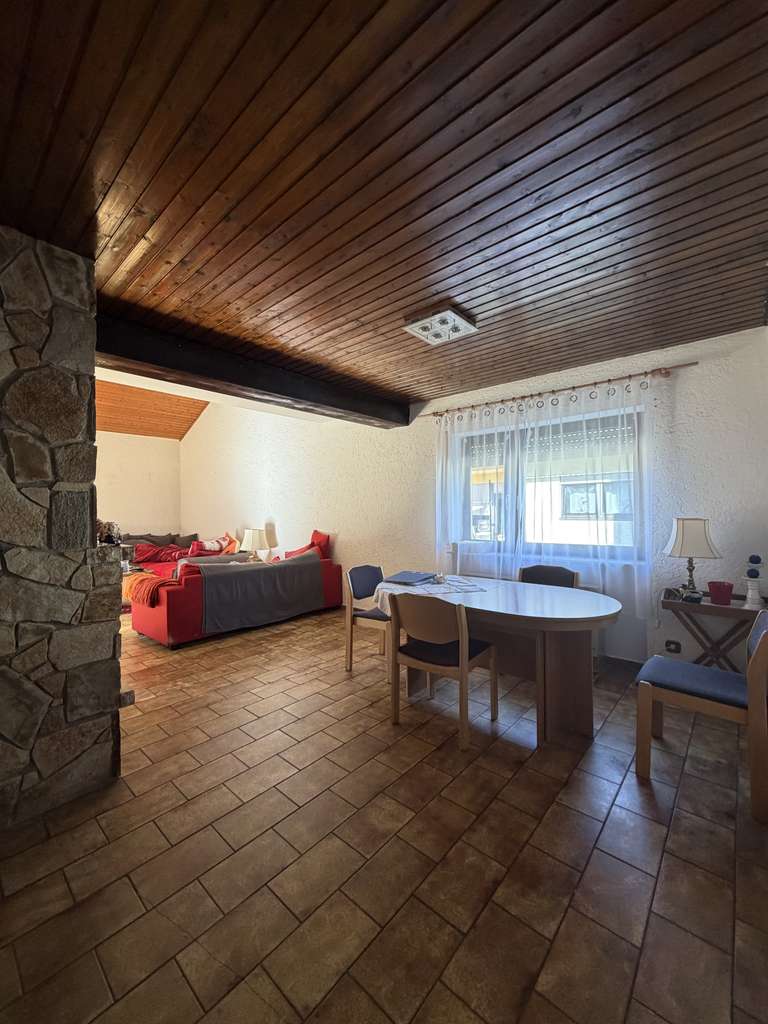 Immobilie in Linkenheim-Hochstetten - Modernes Einfamilienhaus mit Pool, großem Grundstück & viel Potenzial - Bild 2