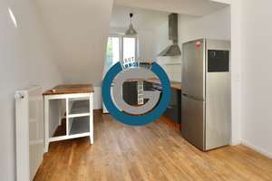 LICHTDURCHFLUTETE DACHGESCHOSSWOHNUNG MIT SONNIGER TERRASSE -  OFFENE WOHNLOUNGE -  ZENTRAL & RUHIG