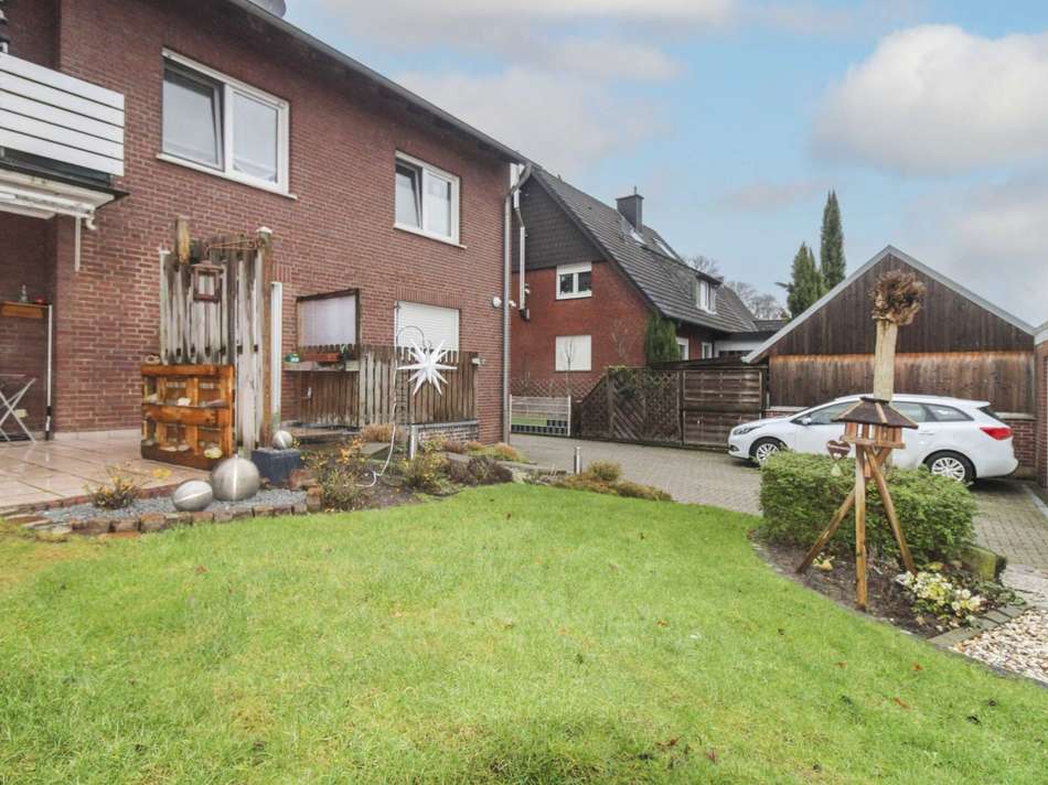 Garten und Doppelgarage
