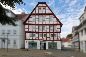 Historisches Wohn- und Geschäftshaus mit 8 Stellplätzen in 1A-Lage von Bad Hersfeld – Die vollständige Adresse der Immobilie erhältst du vom Anbieter., 36251 Bad Hersfeld – Vorschaubild 1