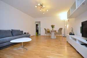 Toll möblierte Wohnung mit Reinigungsservice, Balkon und Internet in Stuttgart Feuerbach – Stuttgart – Vorschaubild 1