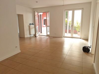 3,5 ZKB-Wohnung mit Terrasse u. separatem Eingang im Zentrum von Neustadt a.d.W.