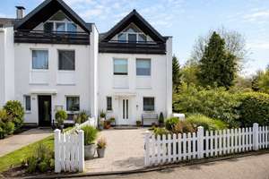 Wohnen am Hildener Stadtwald mit viel Platz, Privatsphäre & Duplex Garage!