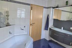 Laufend saniertes Zweifamilienhaus Landshut-Süd mit hochwertiger Gartenanlage und Doppelgarage – Die vollständige Adresse der Immobilie erhältst du vom Anbieter., 84036 Achdorf, Landshut – Vorschaubild 19