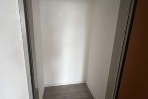 DREIRAUMWOHNUNG MIT AUFZUG, GÄSTE-WC, NEUER VINYLBODEN, FREI AB SOFORT – Melanchthonstraße 7, 1099 Innere Neustadt, Dresden – Vorschaubild 9