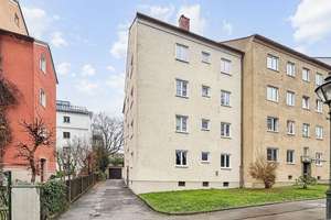 Modernisierte, vermietete 4-Zimmer-Wohnung in Augsburg im Bleich und Pfärrle – Die vollständige Adresse der Immobilie erhältst du vom Anbieter., 86152 Bleich und Pfärrle, Augsburg – Vorschaubild 1