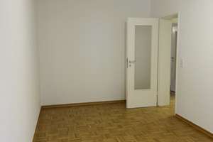 Frisch sanierte 3-Zimmer-Wohnung mit EBK,  Balkon im grünem Innenhof in der List  – Tannenbergallee 5, 30163 List, Hannover – Vorschaubild 6