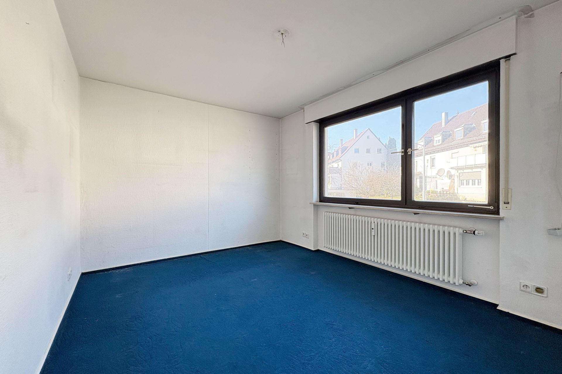 Großzügige, renovierungsbedürftige 4-Zimmer-Wohnung mit Süd-Balkon, Blick ins Grüne und Stellplatz, Stuttgart – Bild 2