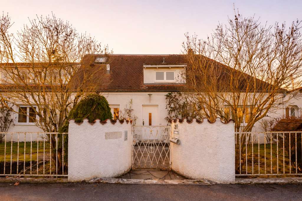 Immobilie in Straubing - Stilvoll wohnen mit Hauscharakter – Eigentumswohnung mit Potential "Frauenbrünnl" - Bild 1