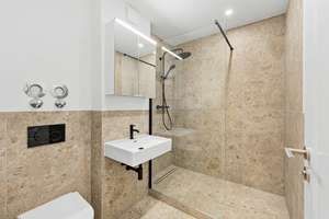 Erstbezug nach hochwertiger Sanierung – Exklusive Maisonettewohnung in 1. Isarreihe mit Westterrasse – Die vollständige Adresse der Immobilie erhältst du vom Anbieter., 81545 Graggenau, München – Vorschaubild 14