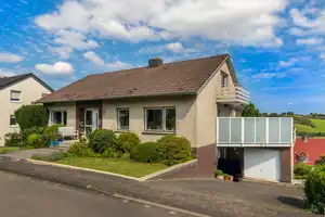 EINFAMILIENHAUS MIT MÖGLICHER EINLIEGERWOHNUNG UND AUSBAURESERVE IM DACHGESCHOSS IN SACKGASSENLAGE – Paderborn (Kreis) – Vorschaubild 1