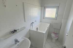 Helle Wohnungen mit Seniorenbadewanne und Balkon im grünen Zinkhüttenpark! – August-Thyssen-Straße 53, 47166 Duisburg – Vorschaubild 12