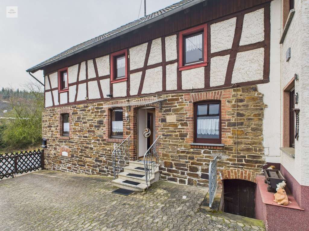 Immobilie in Schalkenbach - Wohnen in zwei verschiedenen Zeitaltern in Schalkenbach-Obervinxt! - Bild 1