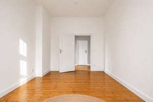 Bezugsfrei & renoviert: 3-Zimmer-Altbauwohnung mit Süd-Westbalkon nahe Schloss Charlottenburg – Die vollständige Adresse der Immobilie erhältst du vom Anbieter., 10589 Charlottenburg, Berlin – Vorschaubild 3