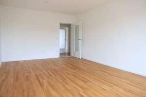 Freie 4-Zimmer-Wohnung mit zwei Loggien – Die vollständige Adresse der Immobilie erhältst du vom Anbieter., 81673 Josephsburg, München – Vorschaubild 3