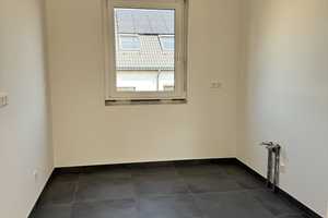 Exklusive Neubau Doppelhaushälfte mit eigenem Garten, Carport und Außenstellplatz in Besigheim! – Trollingerweg 14/1, 74354 Ludwigsburg (Kreis) – Vorschaubild 11