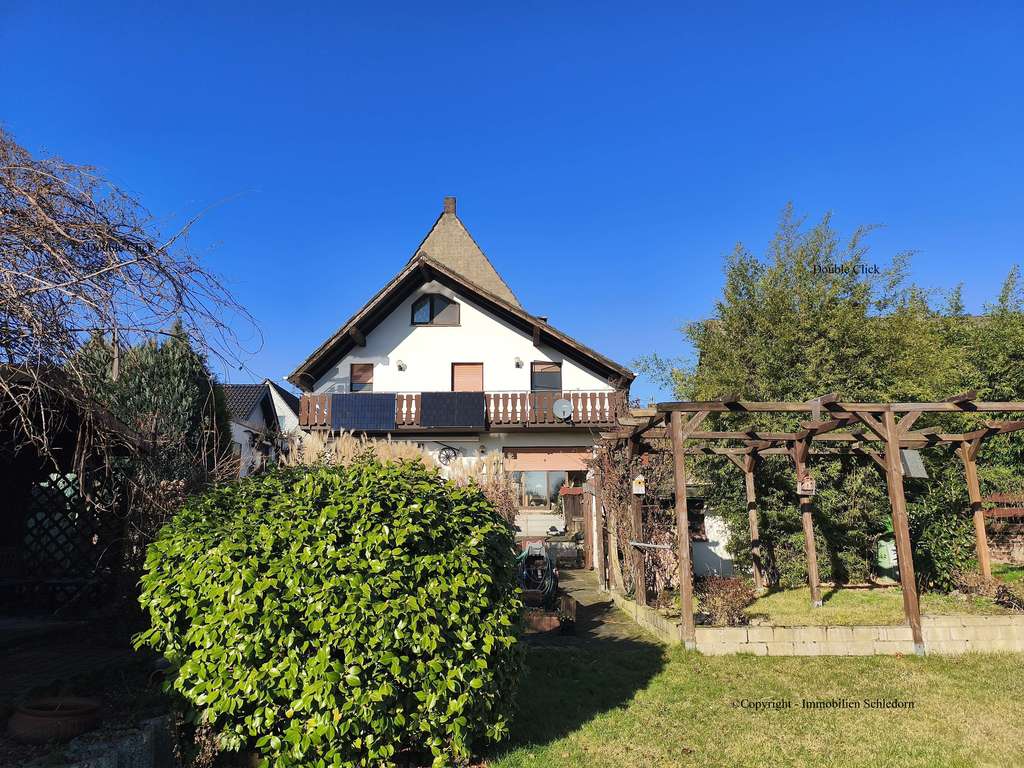 Sonnige Immobilie mit  vier Wohneinheiten und traumhaftem Garten in Oberhausen Sterkrade !