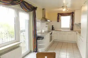 Mehrfamilienhaus mit drei Wohneinheiten, Garagen, Garten Streuobstwiese und Mega-Fernblick! – Trier-Saarburg (Kreis) – Vorschaubild 18